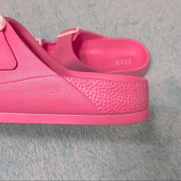 Pink rubber two strap slide sandals size 9 - Picture 6 of 7